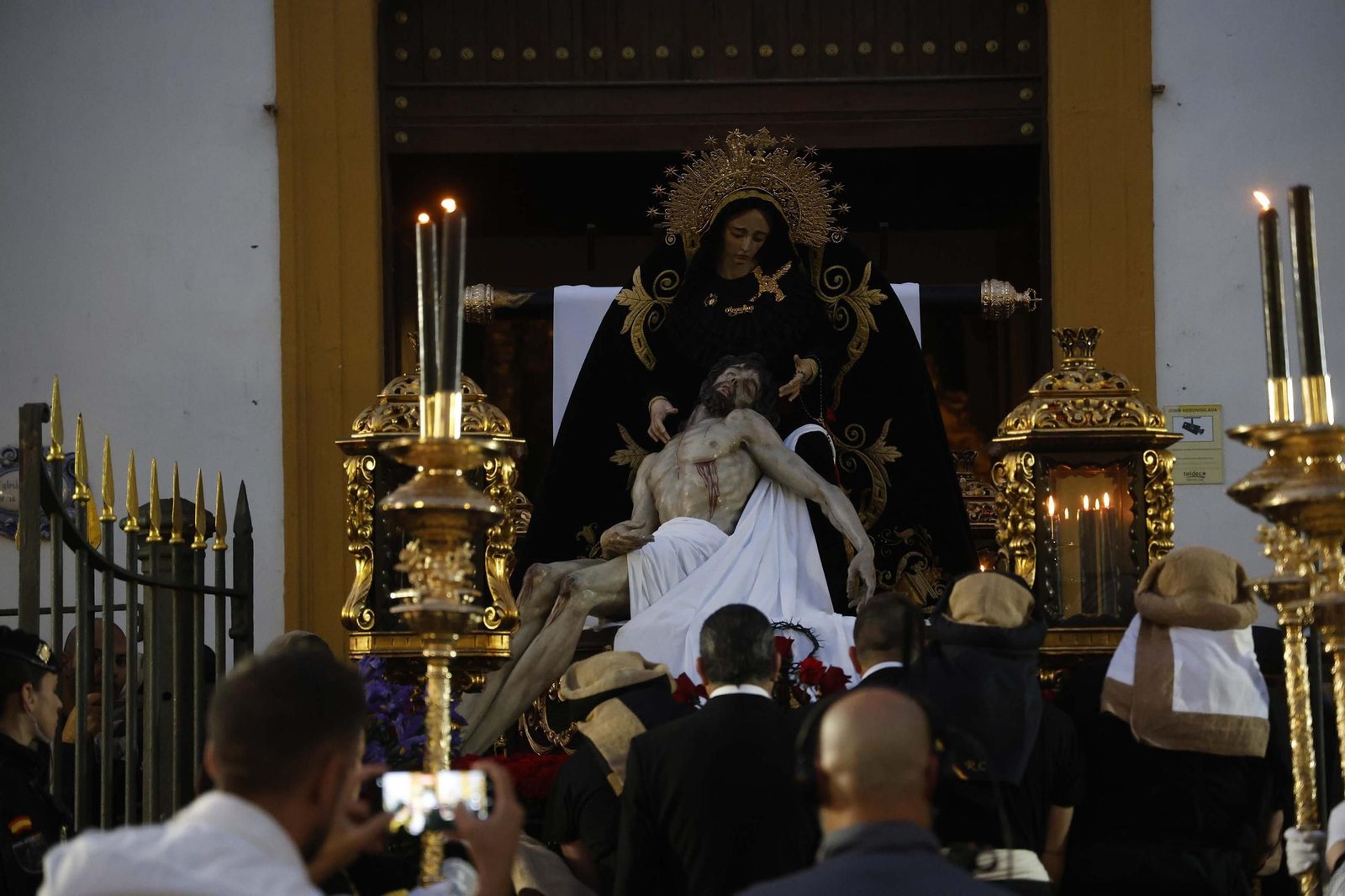 Fotos del Jueves Santo en La Línea: Perdón, Gran Poder y Angustias