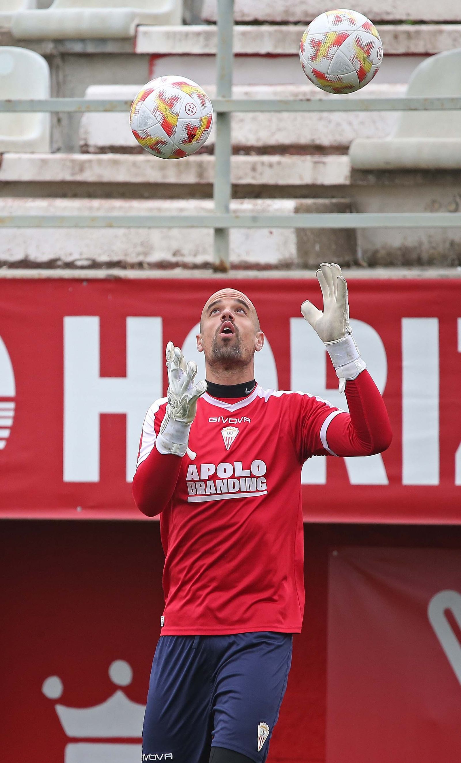 Fotos del entrenamiento del Algeciras CF con el portero Rubén Miño