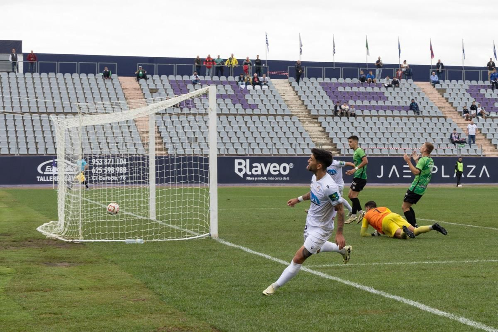 Partido Real Jaén y CD Huétor Vega, en imágenes