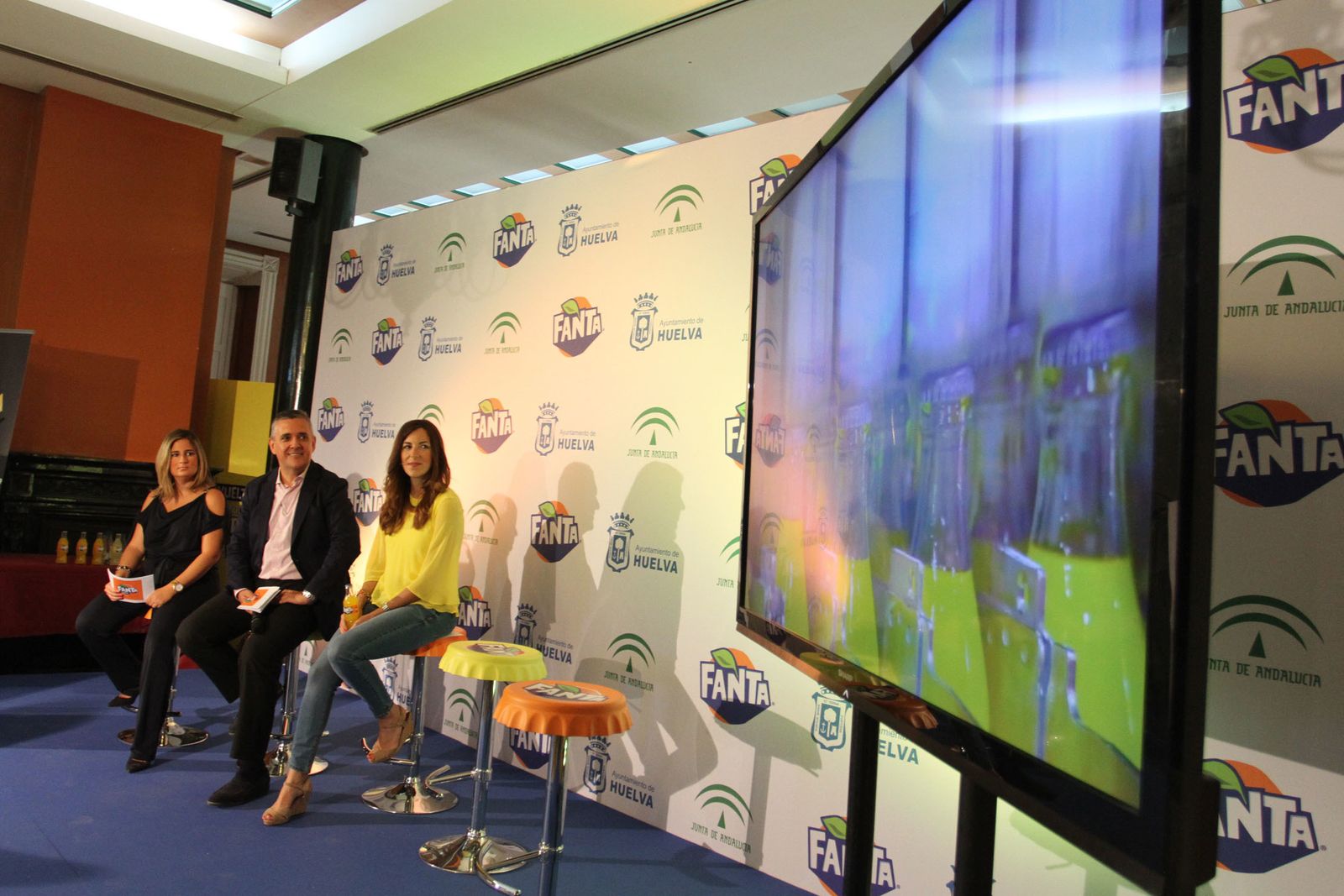 Presentación de la nueva botella de vidrio de Fanta