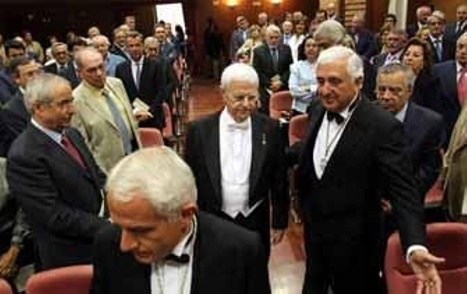 El presidente de Sando se convierte en académico