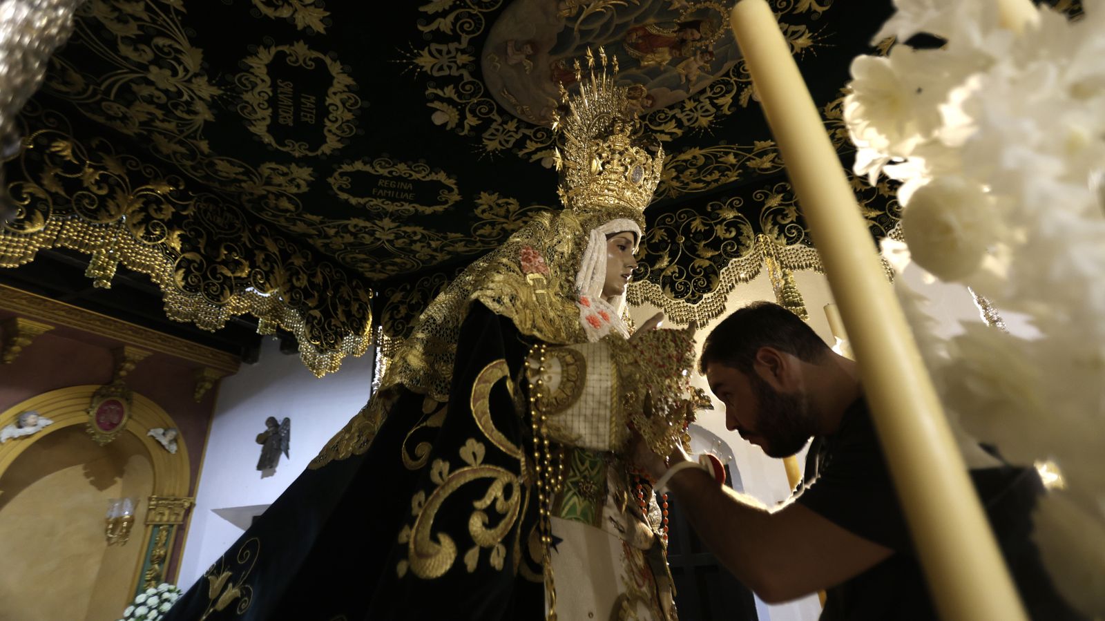 Preparativos en las iglesias de Algeciras para la Magna Mariana, en imágenes