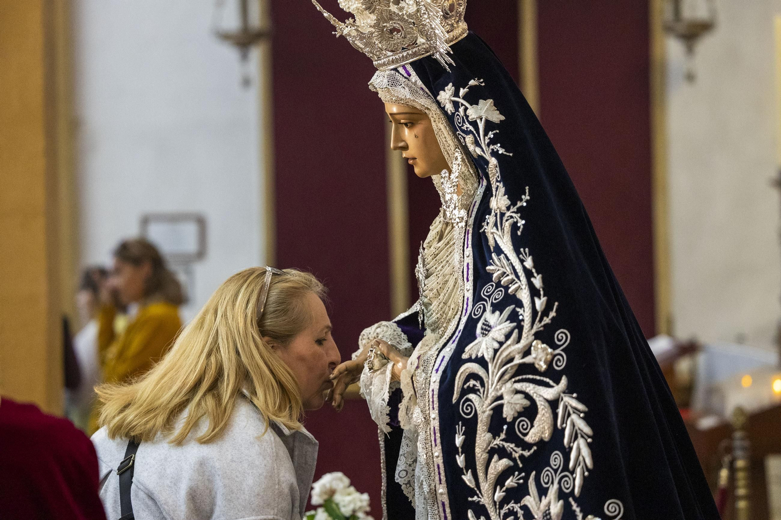 Imágenes del pregón de Semana Santa y besamanos en San Fernando el Domingo de Pasión
