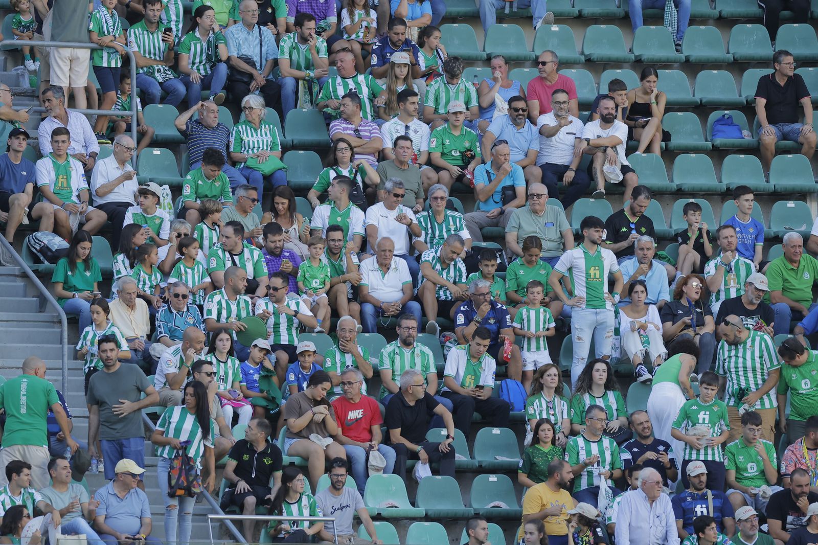 Búscate en las fotos del Betis-Cádiz
