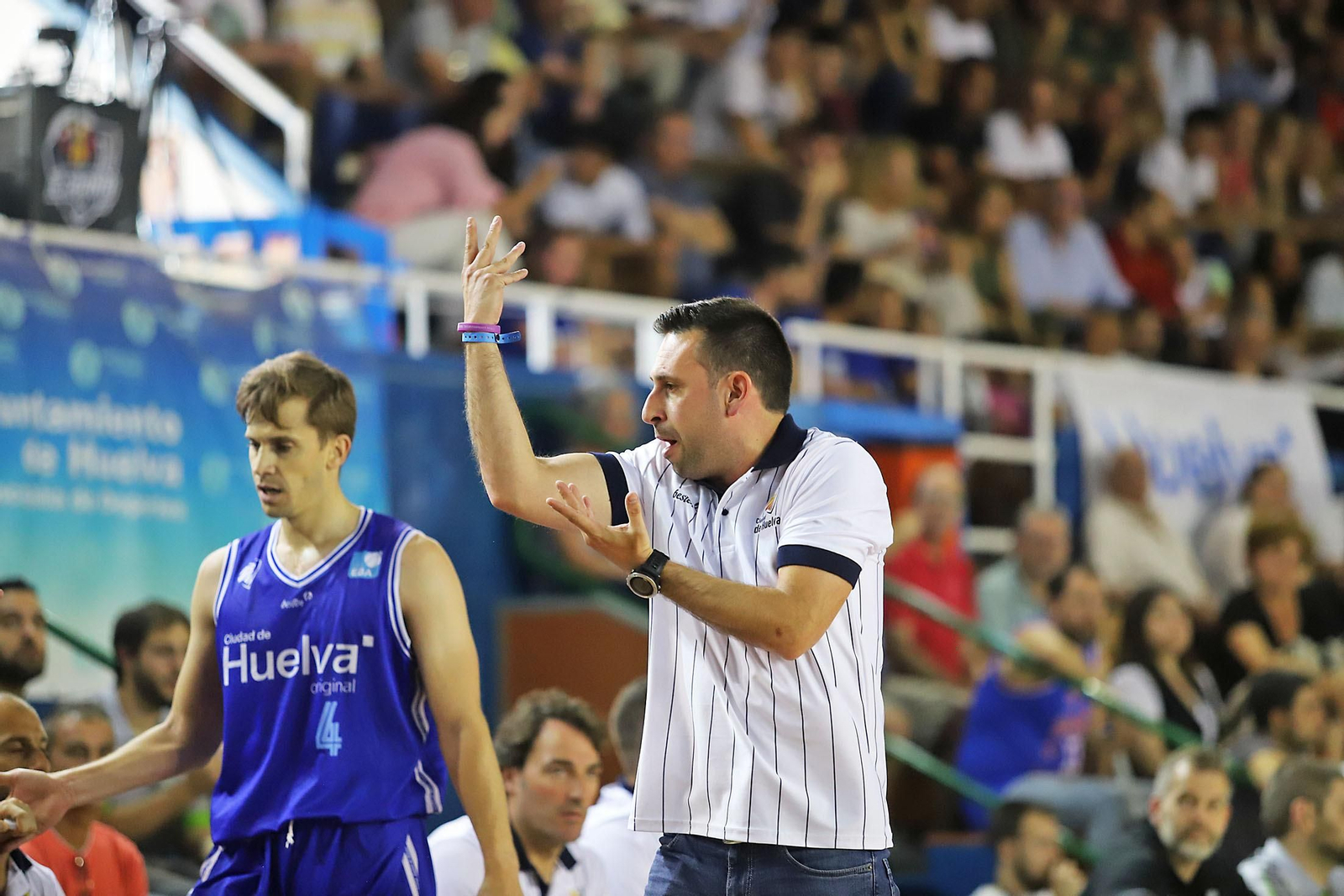 Ambiente en el Andrés Estrada en el encuentro Pajarraco CB Santfeliueng vs Ciudad de Huelva.