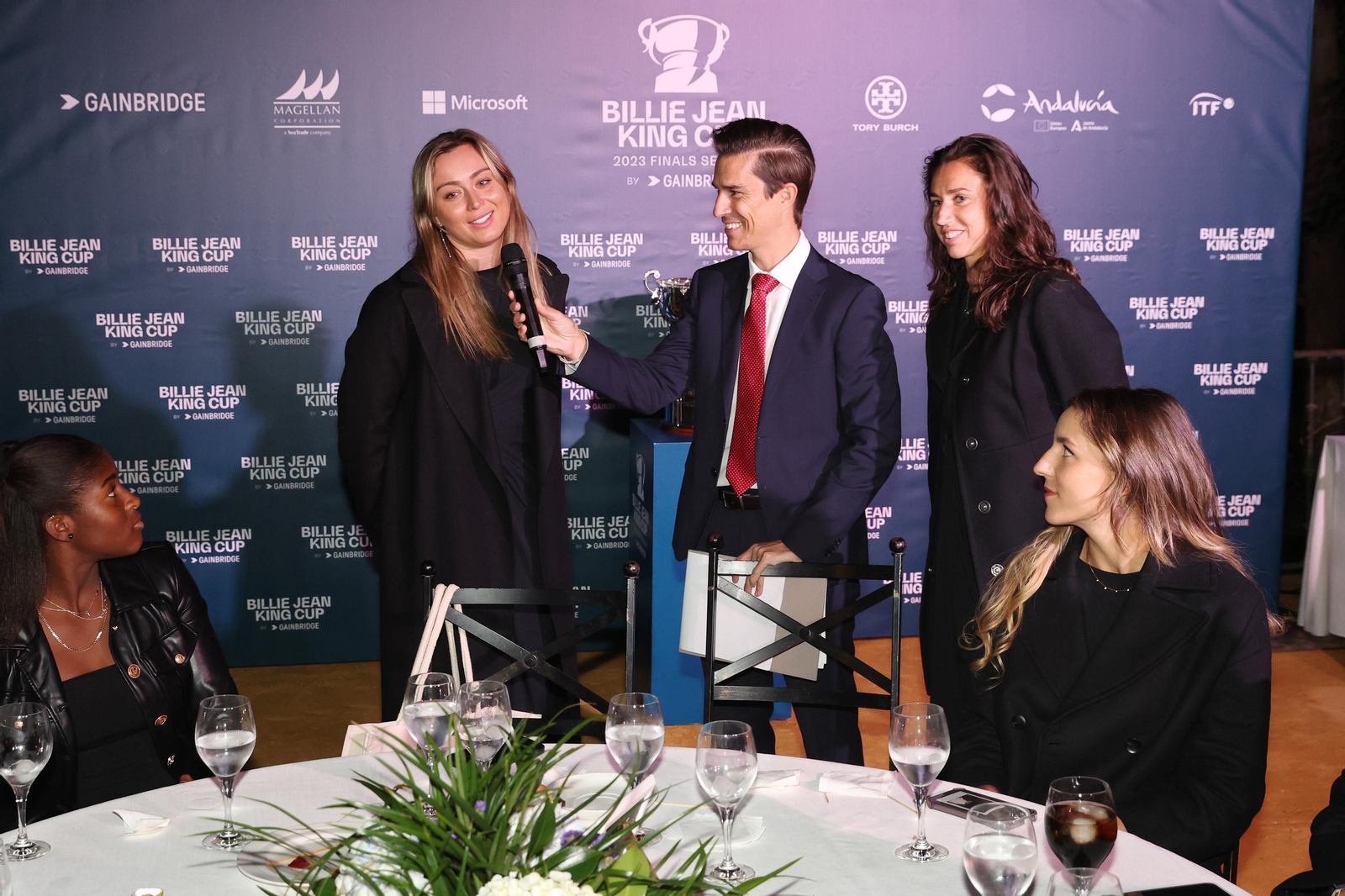 Las fotos de la recepción de la Copa Billie Jean King en el Alcázar
