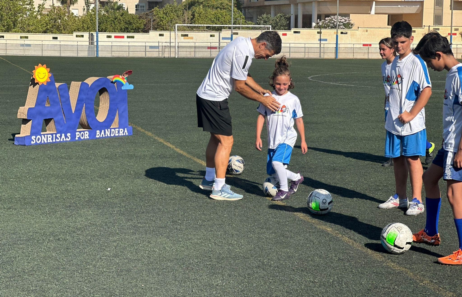 Leyendas del Málaga marcan un gol al cáncer infantil