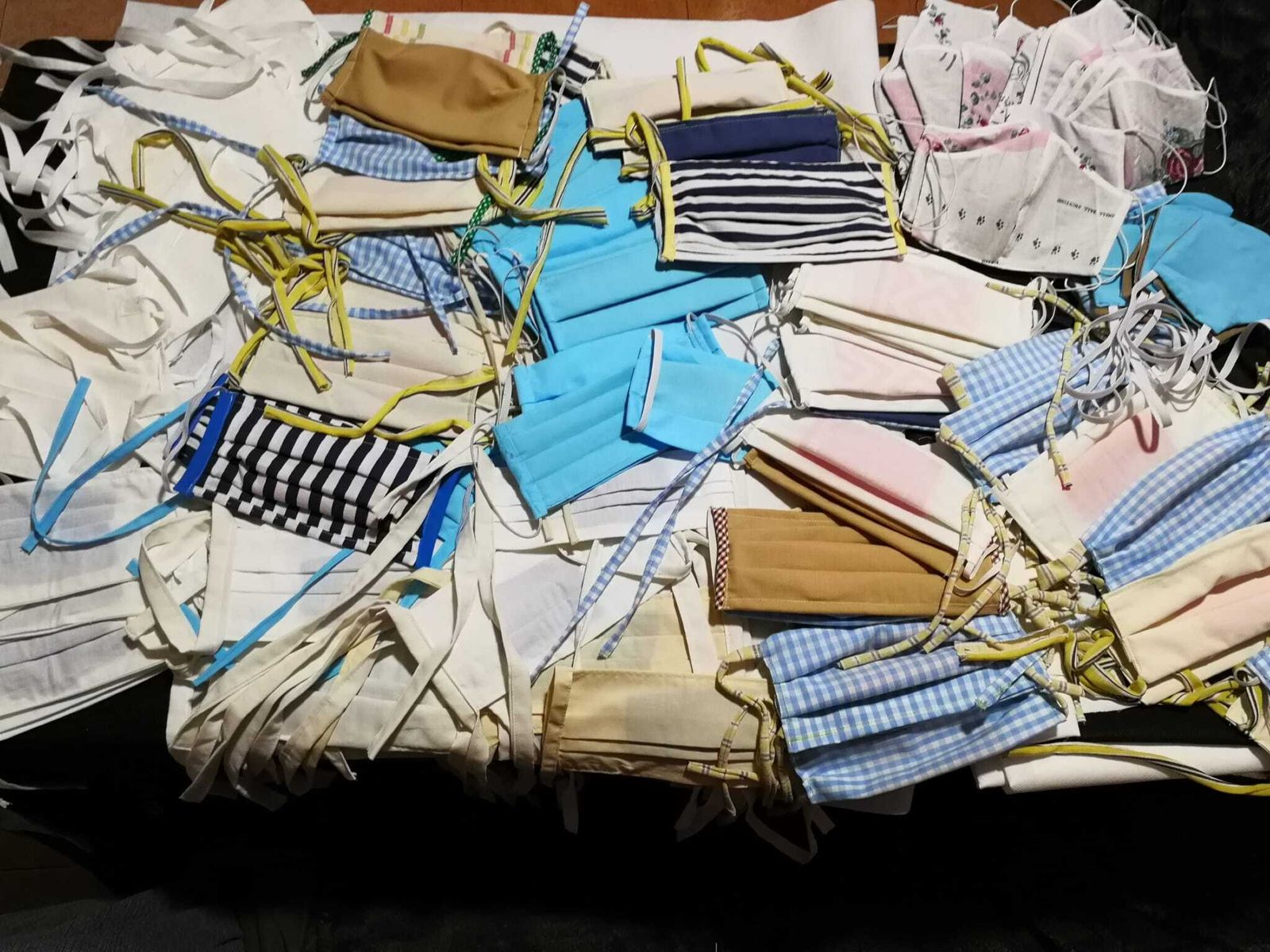 Mascarillas confeccionadas por vecinos de Churriana.