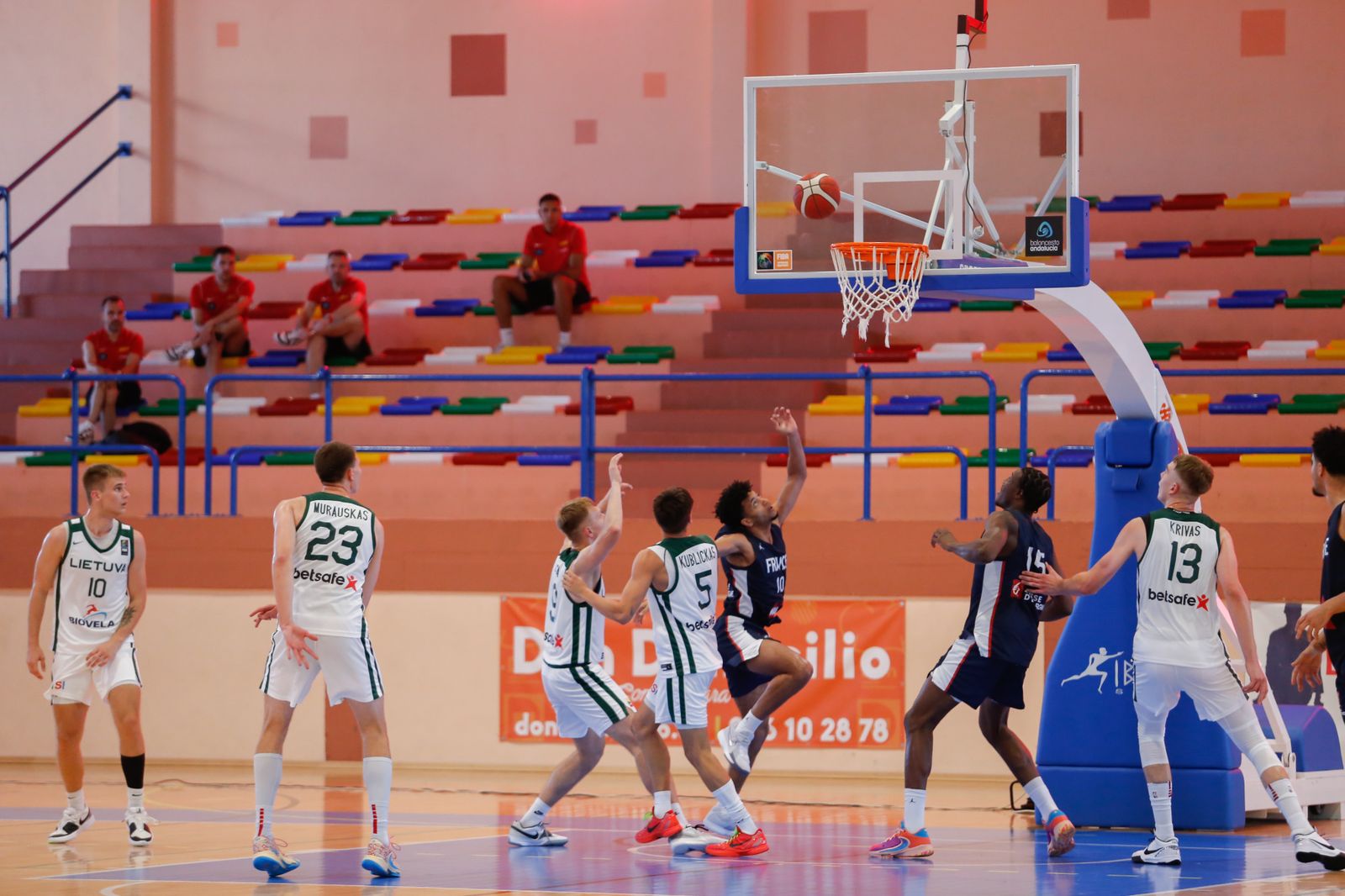 Las fotos de la primera jornada del torneo Internacional U20 de baloncesto de La Línea