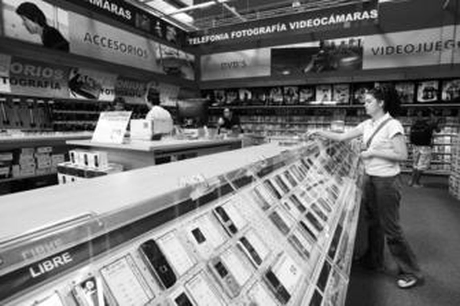 Interior de la nueva tienda de Urende en Vícar.