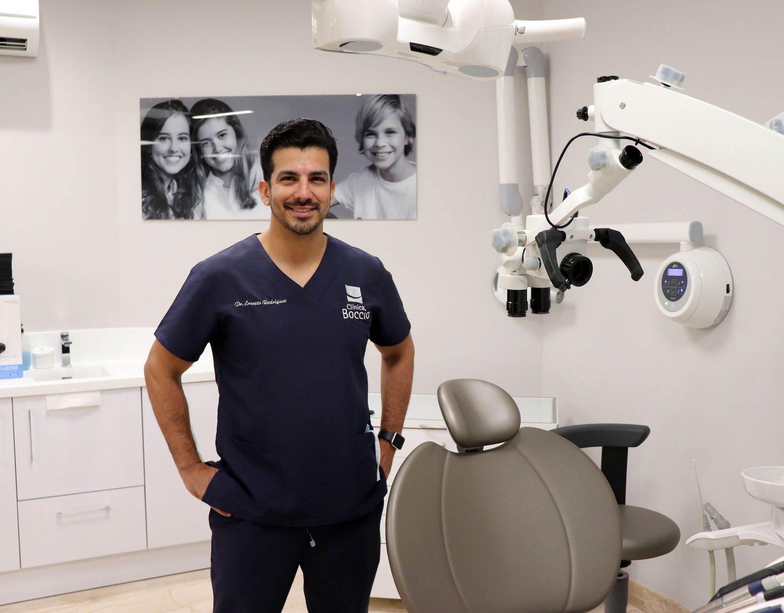 Dr. Ernesto Rodríguez, dentista especializado en cirugía de implantes y en prótesis en la Clínica Boccio.