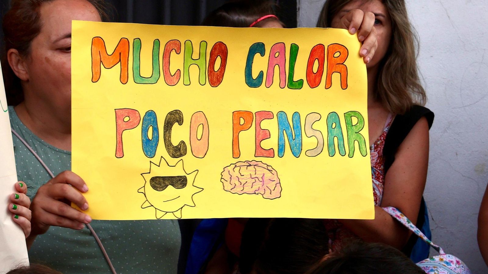 Uno de los carteles reivindicativos en la protesta del CEIP Borbolla.