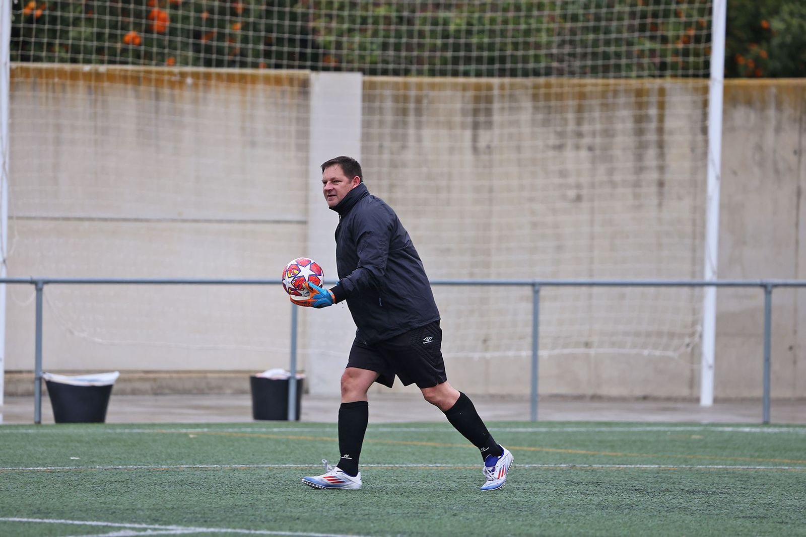 Periodistas y políticos disputan su tradicional partido navideño de fútbol