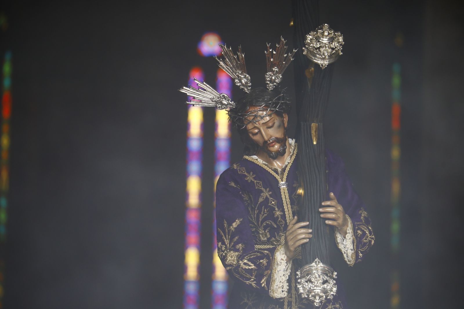El vía crucis de las hermandades de Córdoba con el Señor del Calvario, en imágenes