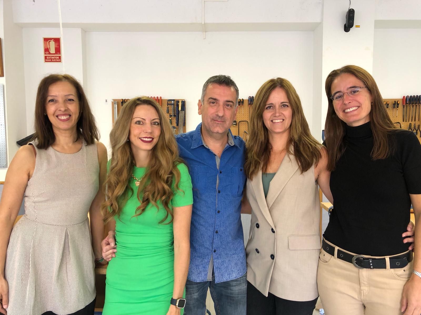 Equipo docente del IES Benalmádena participante en el proyecto 'Aparcando estereotipos'.