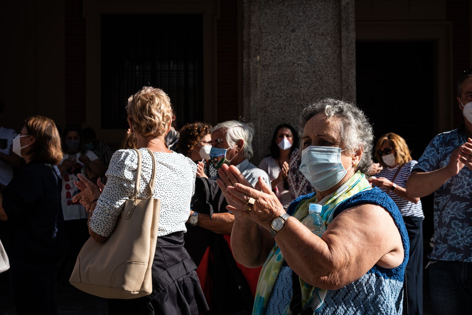 Imágenes de la concentración de los vecinos de Almonte por el servicio de urgencias