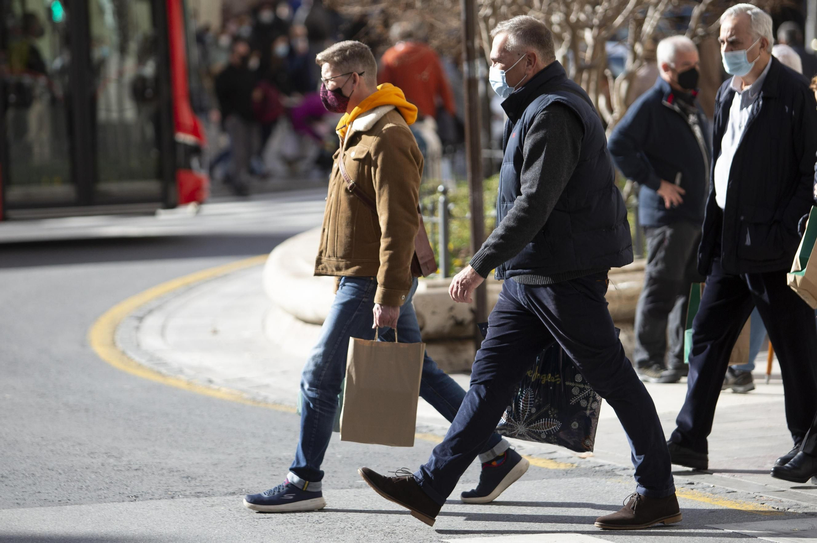 Acusan a la Junta de convertir al comercio en esclavo con la libertad horaria