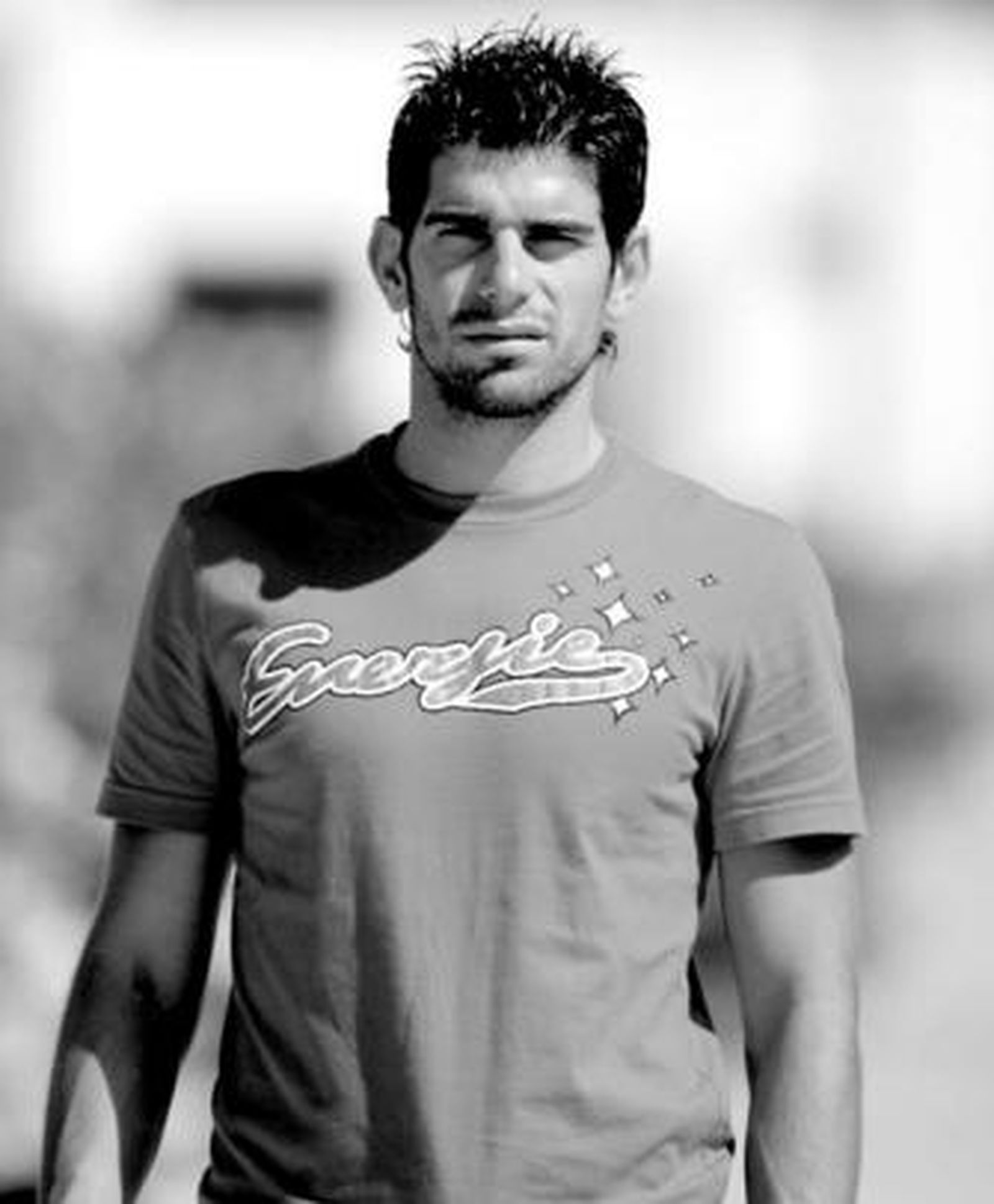 Jorge Pelegrina posa para 'El Almería' antes de partir hacia Pontevedra.