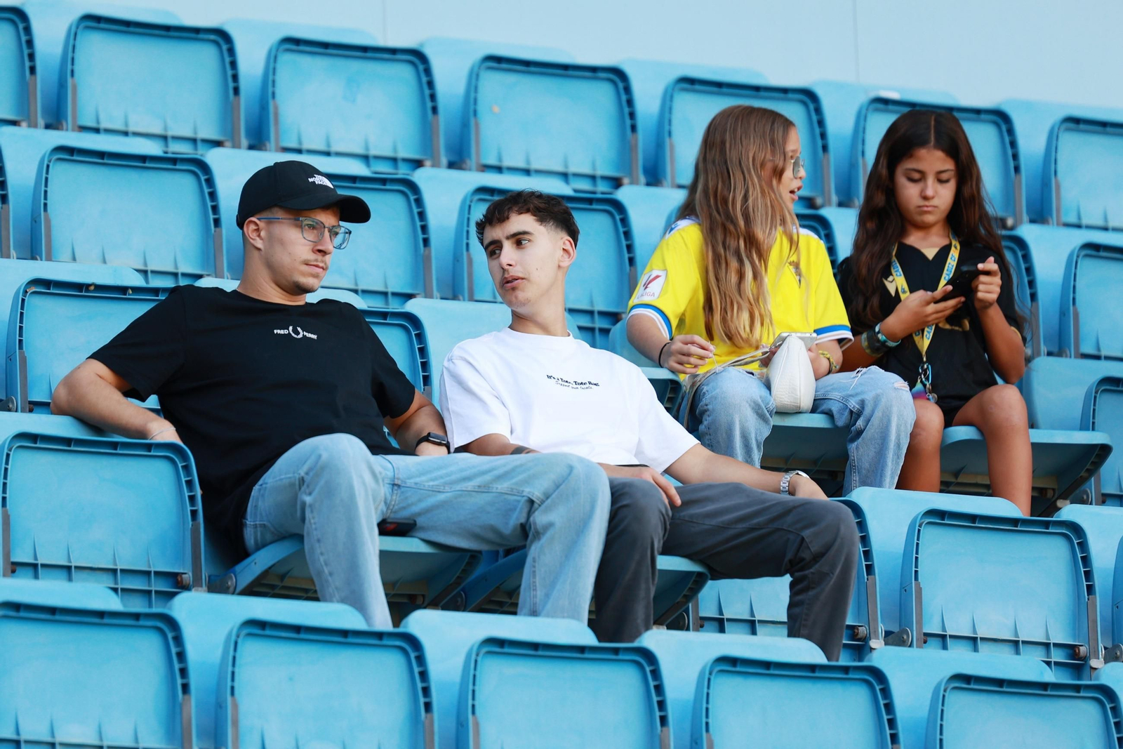 Búscate entre las fotos del partido de fútbol Cádiz CF - CD Eldense