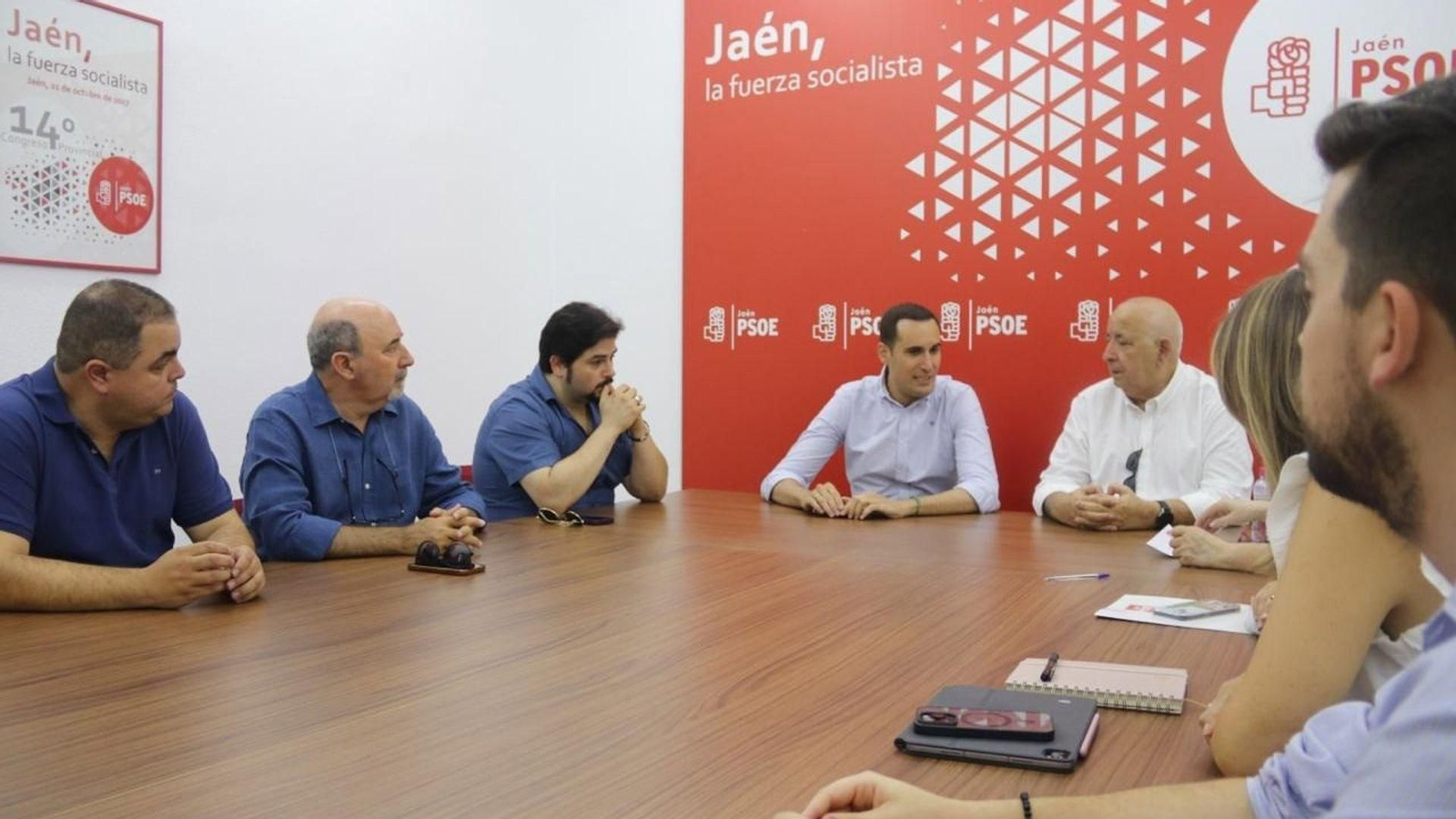 Reunión entre la Plataforma en Defensa de la UJA y el PSOE