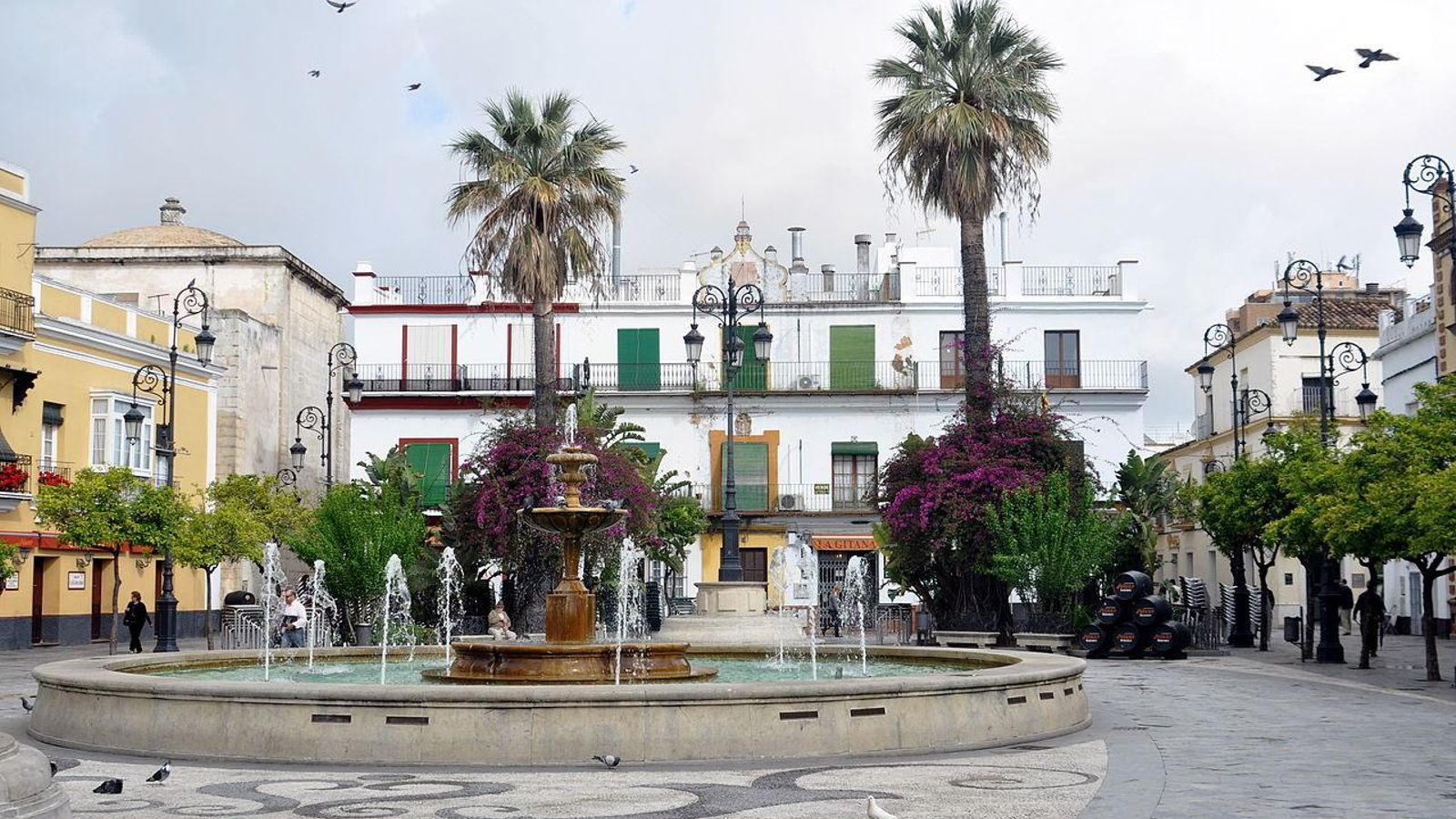 Plaza del Cabil, en el centro de Sanlúcar. Plaza del Cabil, en el centro de Sanlúcar.