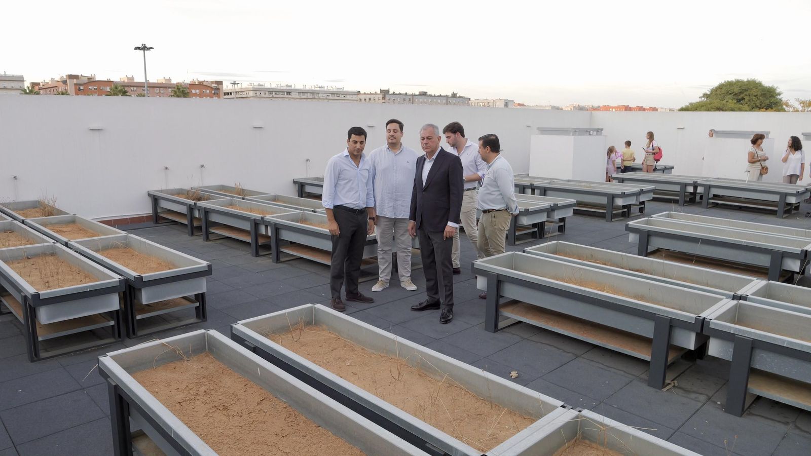 El alcalde inaugura el nuevo centro cívico de Sevilla Este