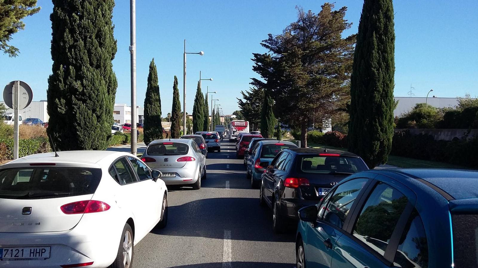 Imagen de archivo de los atascos en las entradas y salida al PTA en hora punta.