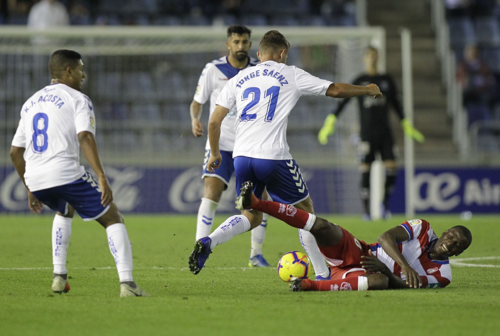 Encontrar un jugador que puede dar competencia a Ramos y Rodri es uno de los objetivos.