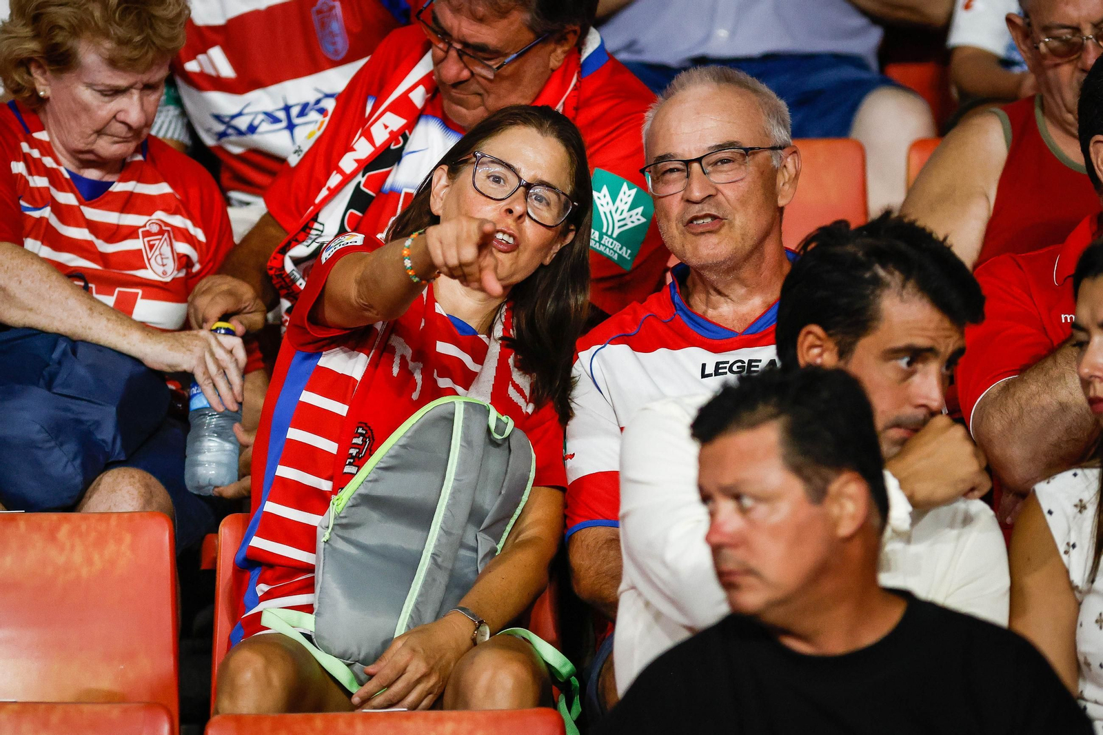 Encuéntrate en la grada de Los Cármenes en el Granada-Mirandés