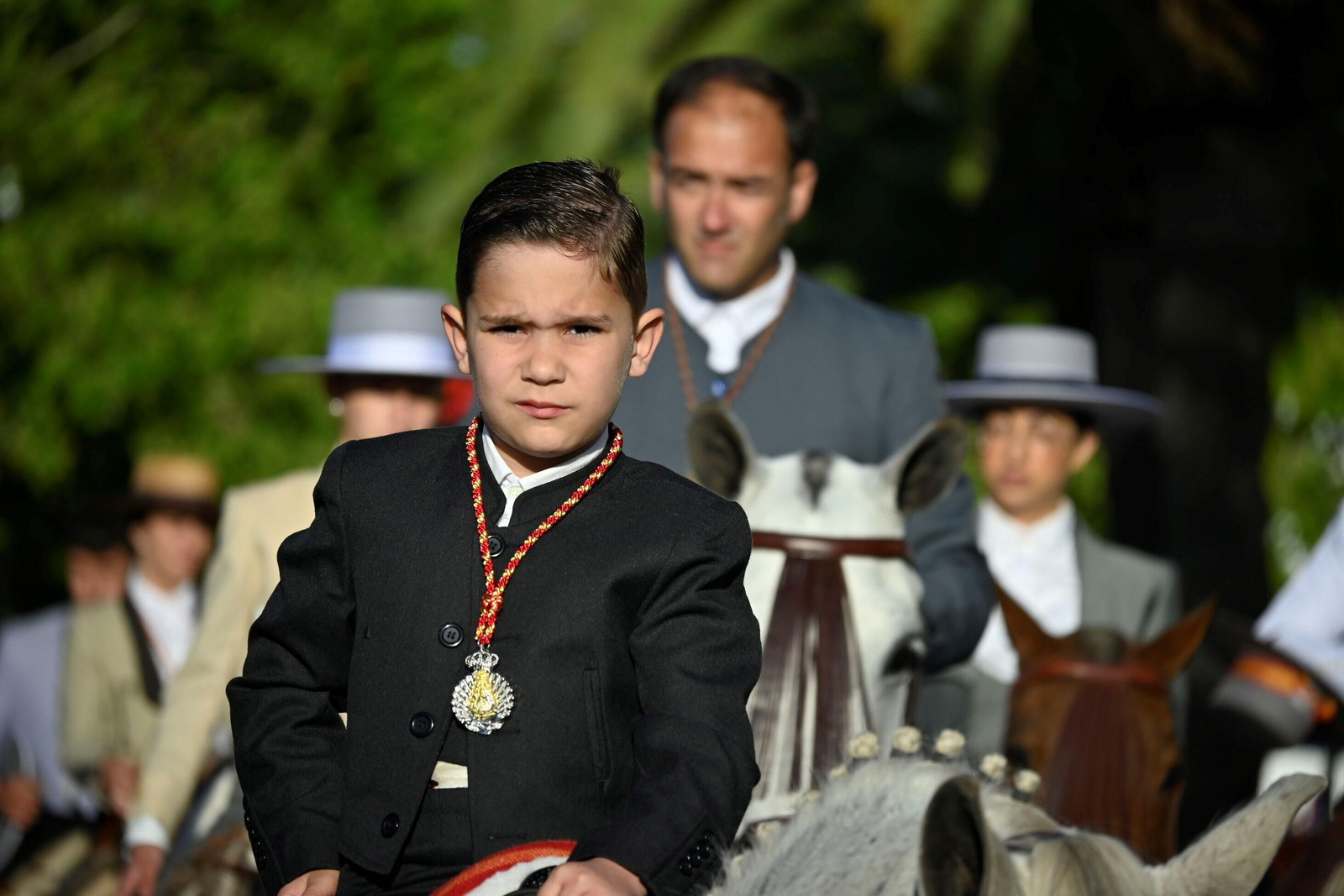 Imágenes de los peregrinos de la Hermandad de Emigrantes en su salida por las calles de Huelva