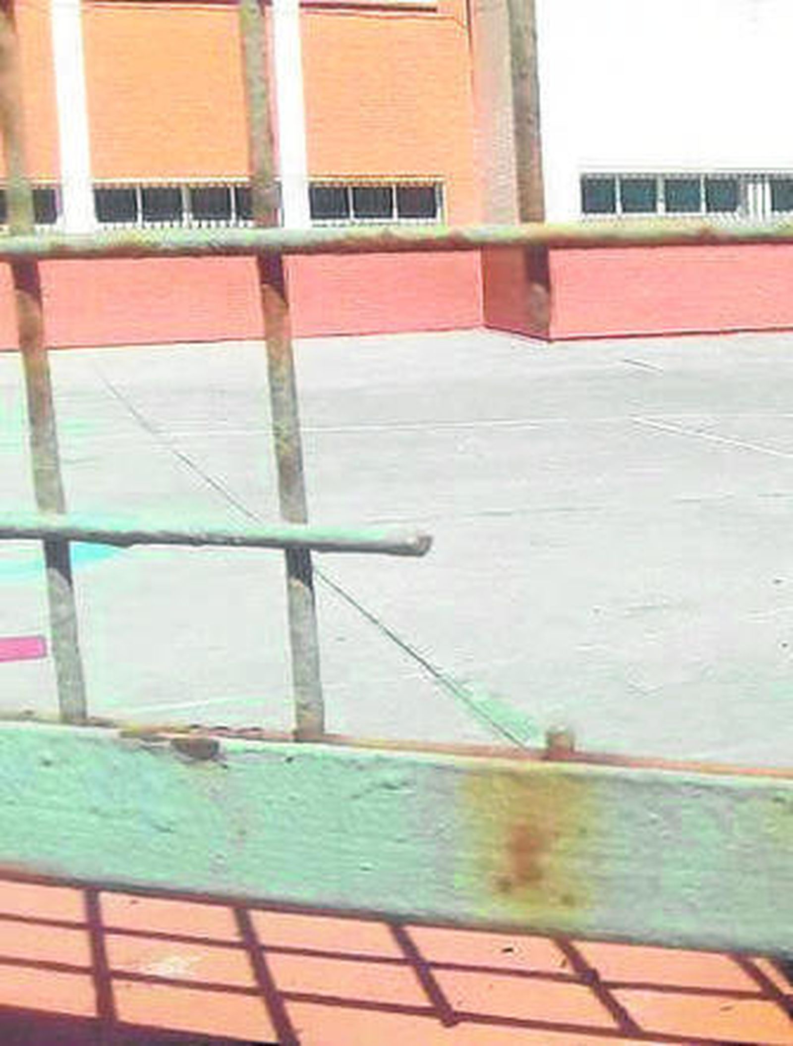 La reja rota del Santa Teresa.