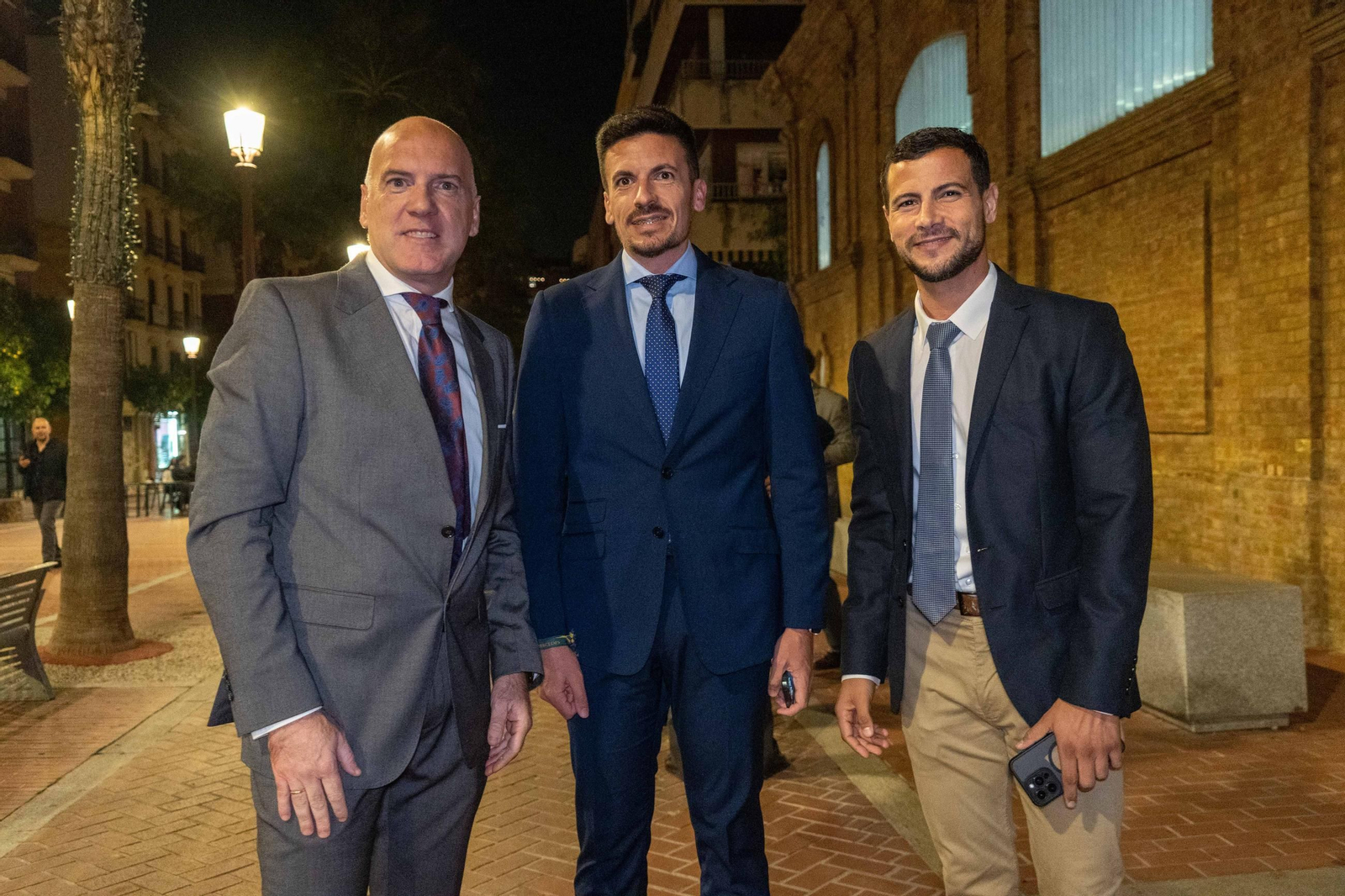 Imágenes de los invitados a la gala de los  37 premios Onubenses del Año