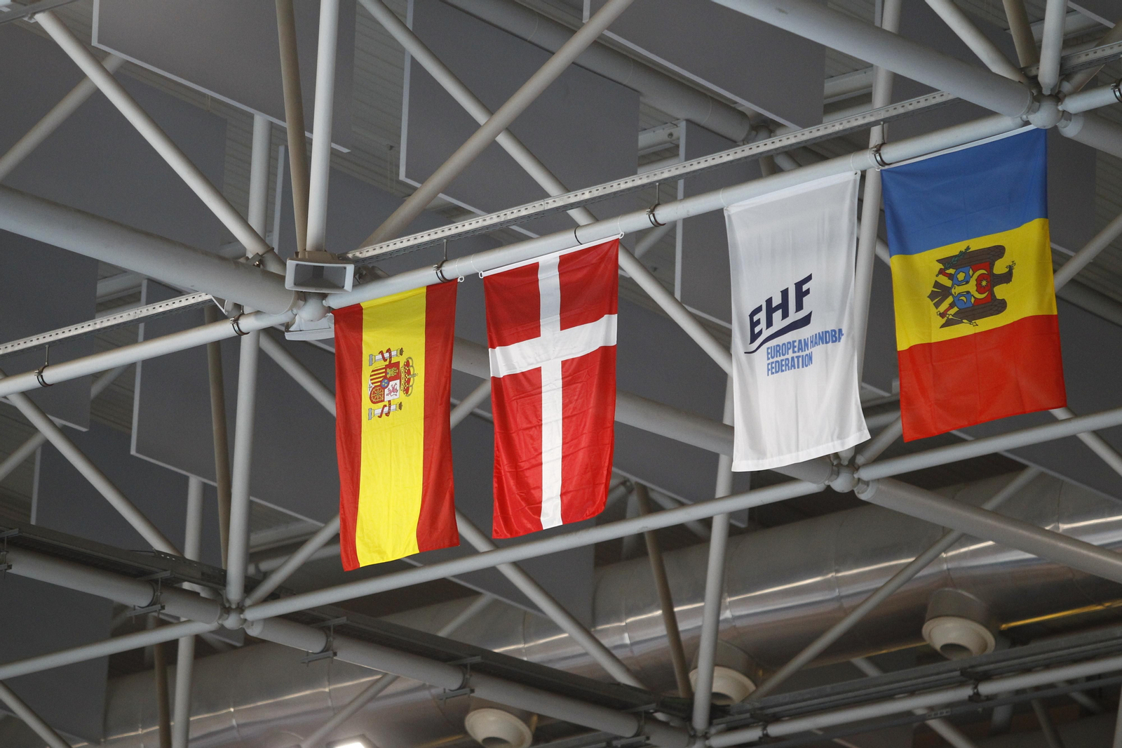 Imágenes del España-Dinamarca de la EHF Euro Cup de balonmano, en Almería