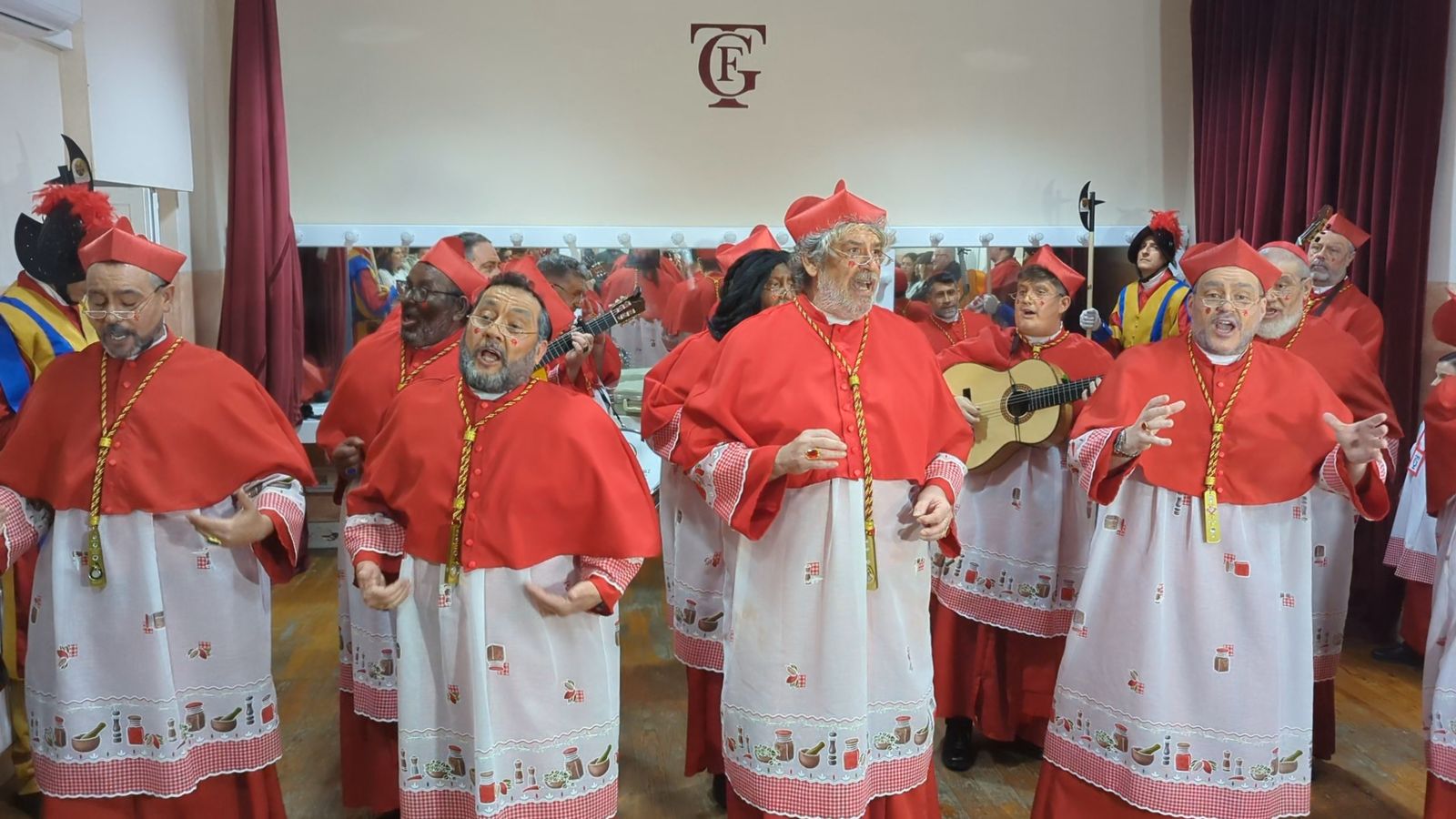 Yuyu y 'Los que van a coger papas' le cantan a Donald Trump