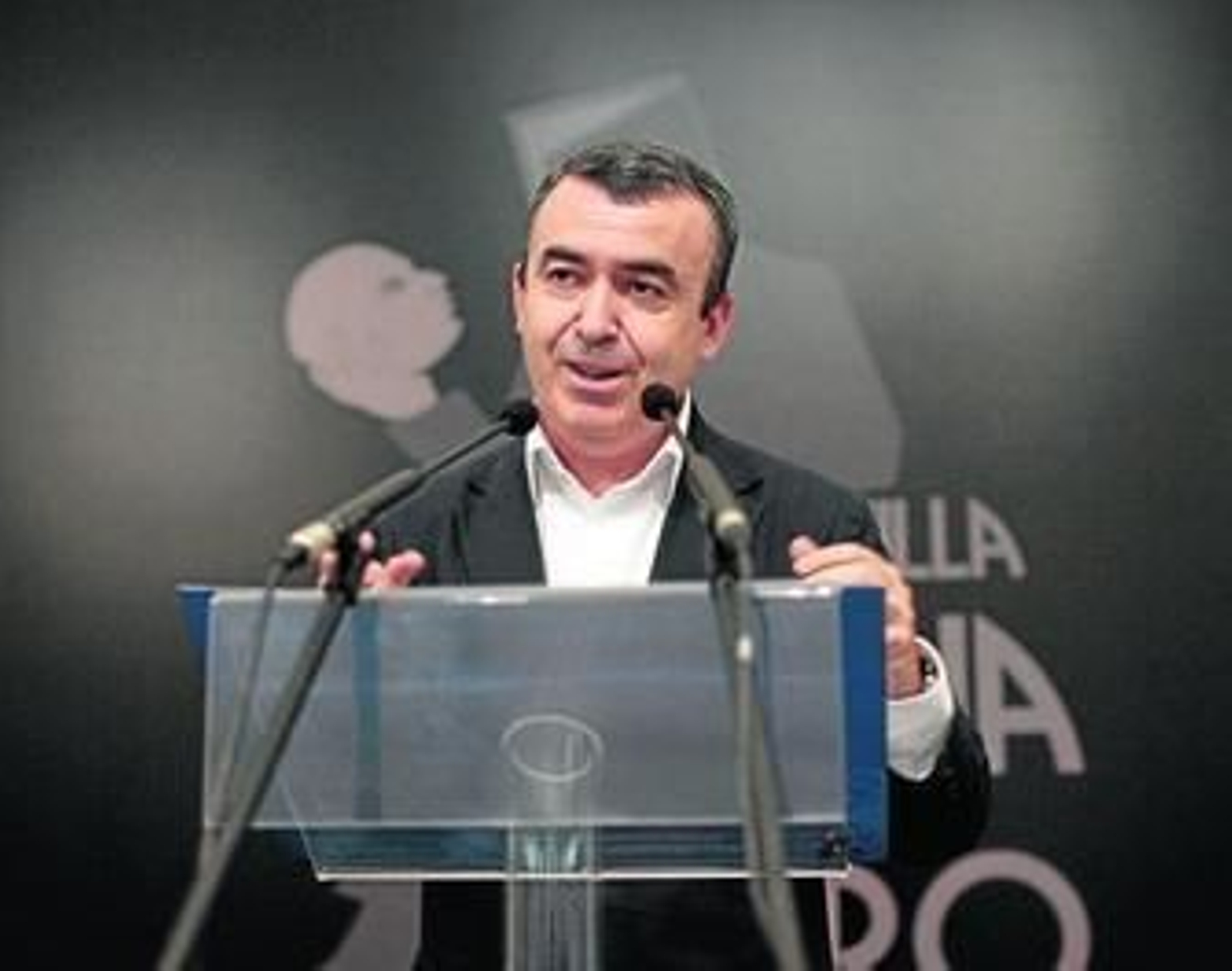 Lorenzo Silva, ayer, durante su intervención en la Pérgola de la Feria del Libro.