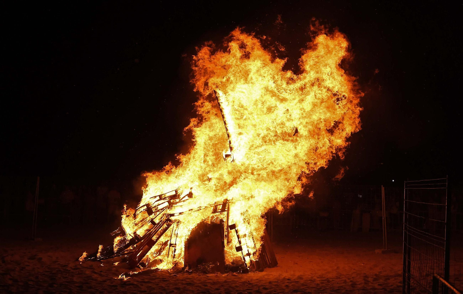 Fotos de la noche de San Juan en la playa de Getares de Algeciras