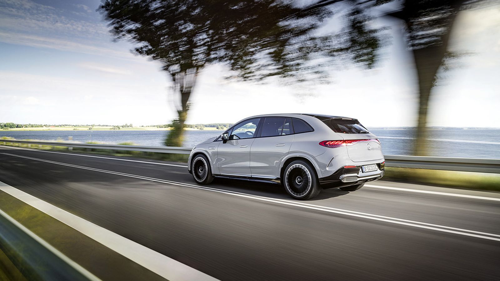 Mercedes no ha confirmado si los AMG estarán a la venta simultáneamente en 2023 con el resto de versiones del EQE SUV.