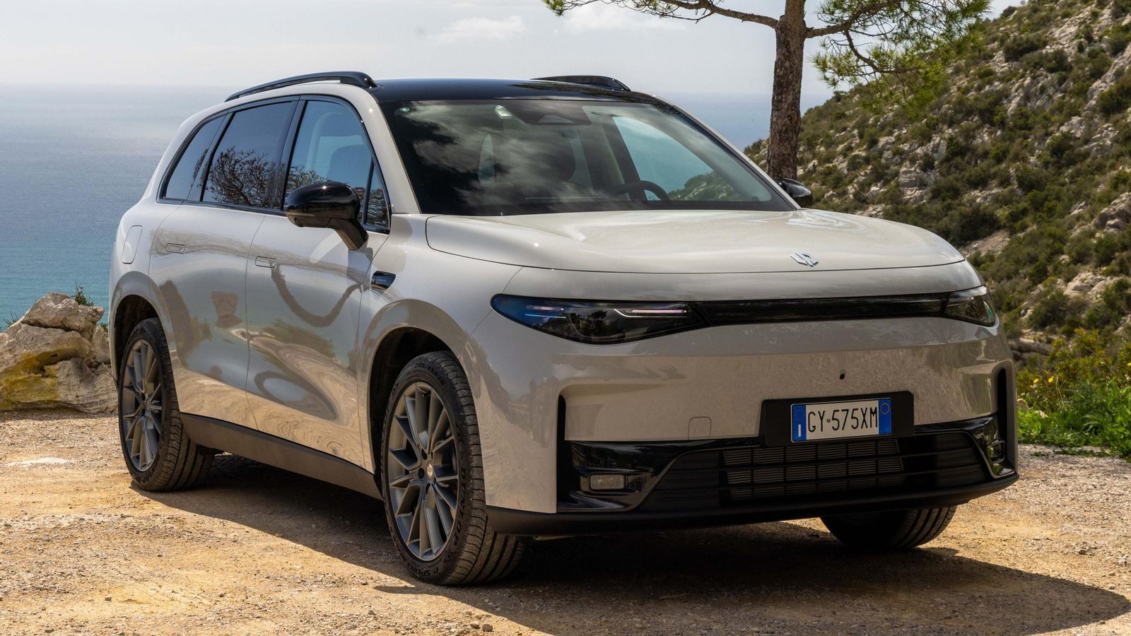 Los nuevos híbridos enchufables, como el C10 REEV de Leapmotor, se convierten en una alternativa para el uso real muy conveniente para muchos conductores.