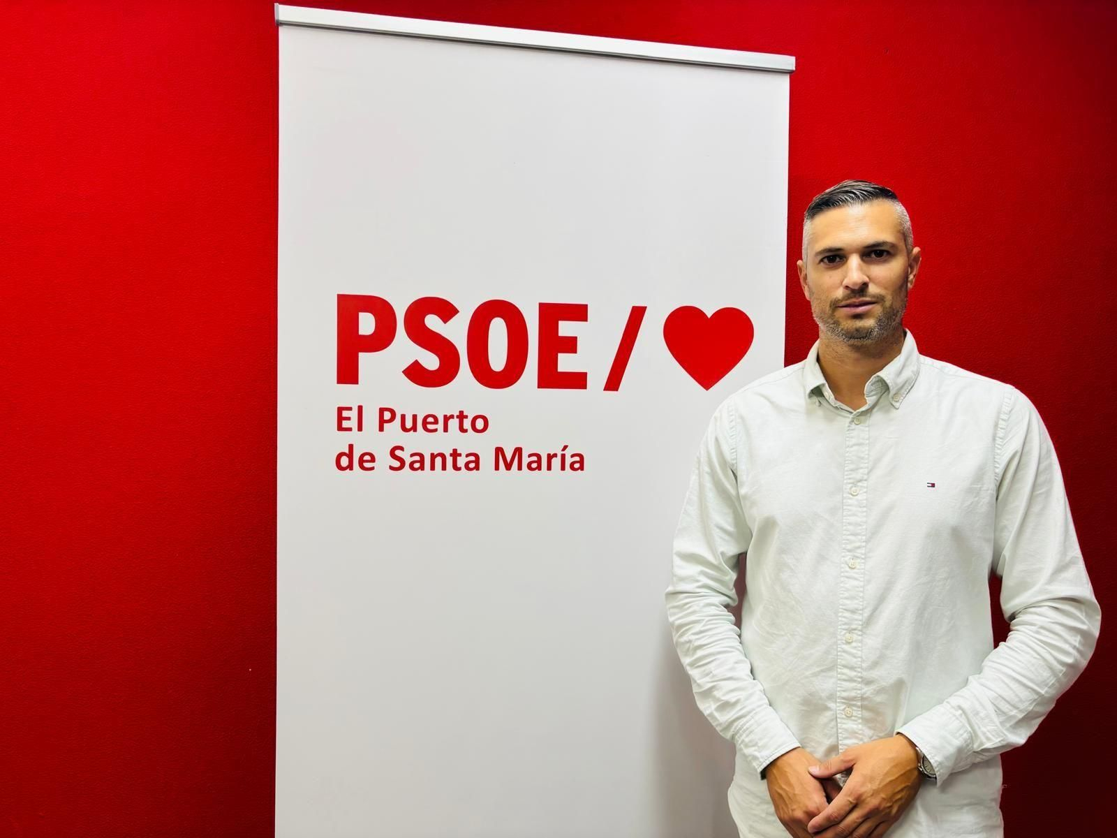 Imagen del concejal Ángel González en la sede del Psoe de El Puerto.