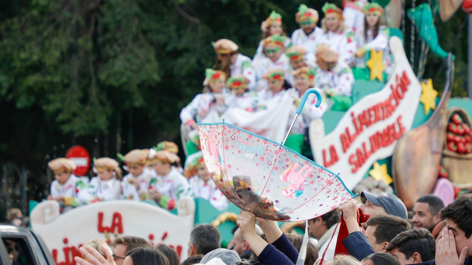 Las fotos de la ínsolita salida de los Reyes Magos del Ateneo un 4 de enero