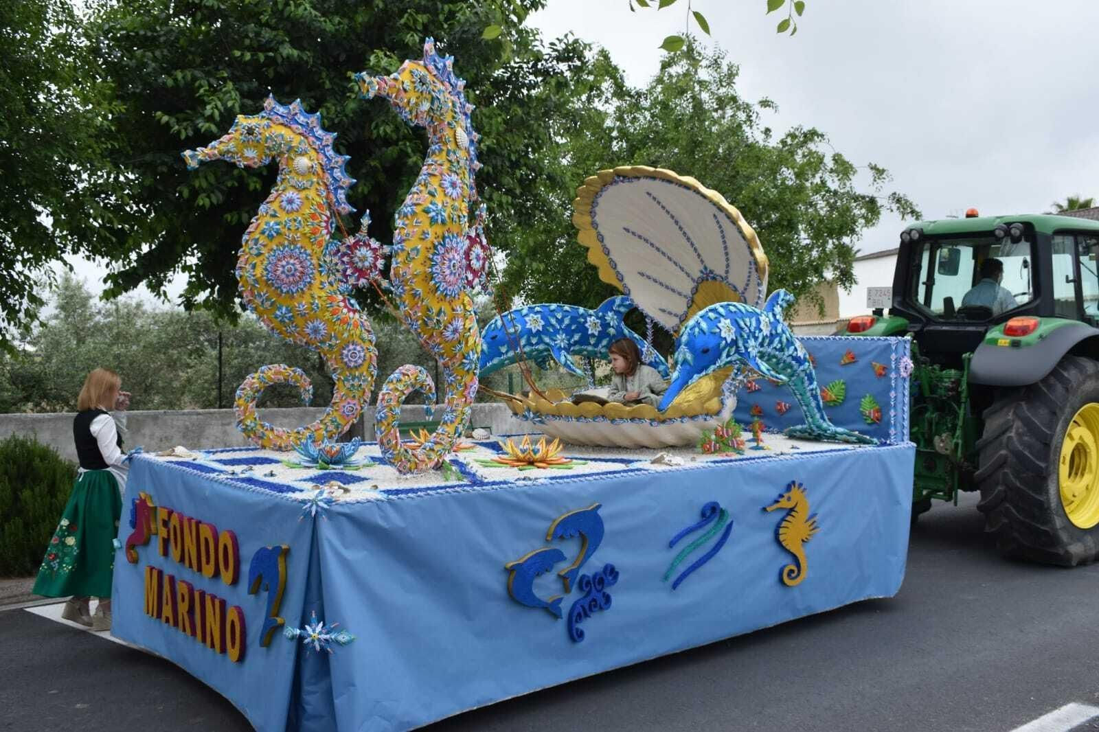 Las originales carrozas de la romería de la Divina Pastora de Villaralto, en imágenes