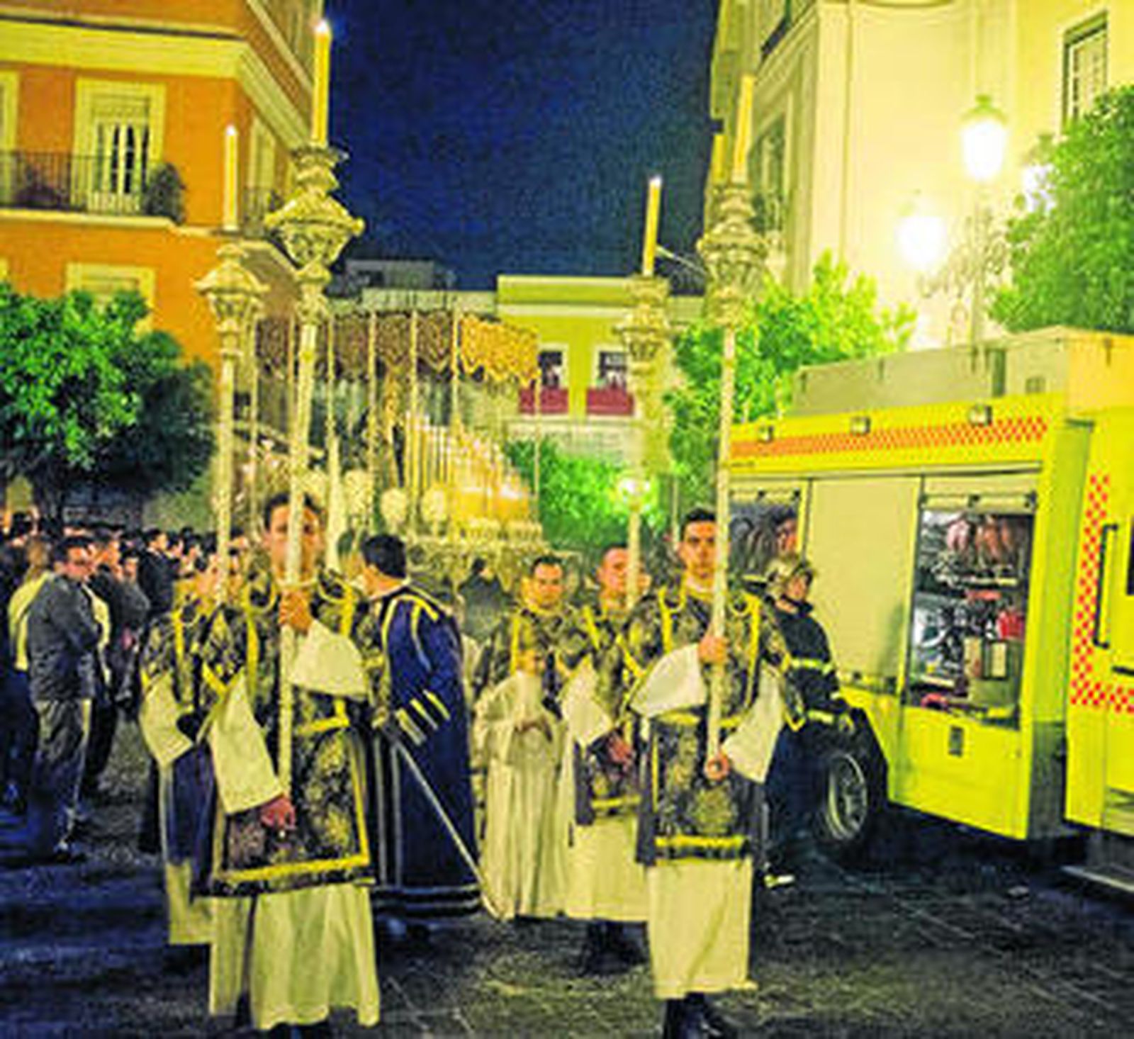 "Lo primero que pensé fue en la 'Madrugá' de Sevilla del año 2000"