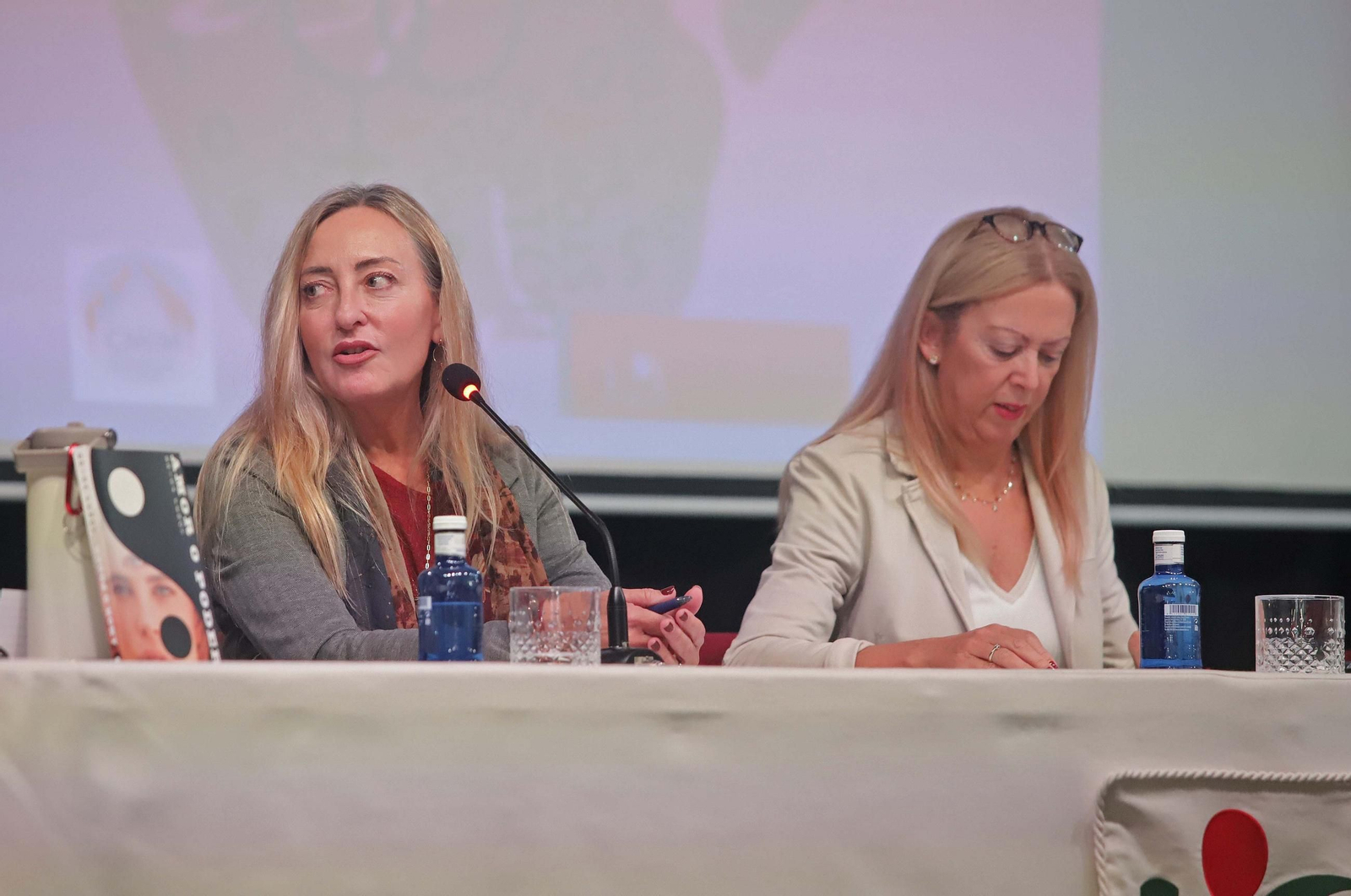 Fotos de la jornada contra la violencia de género en el IES Isla Verde de Algeciras