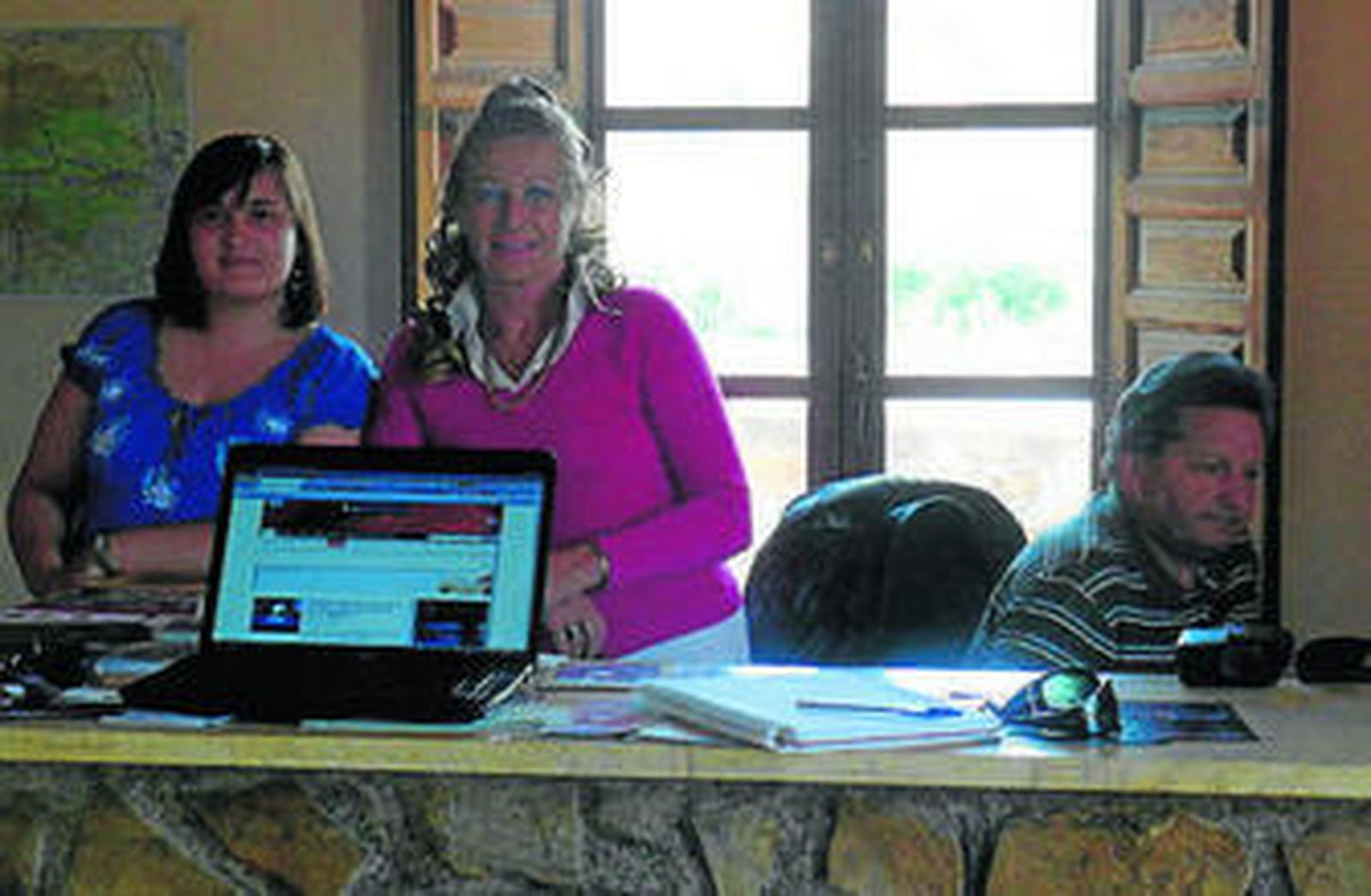 Las responsables hablan ingles, español e italiano.