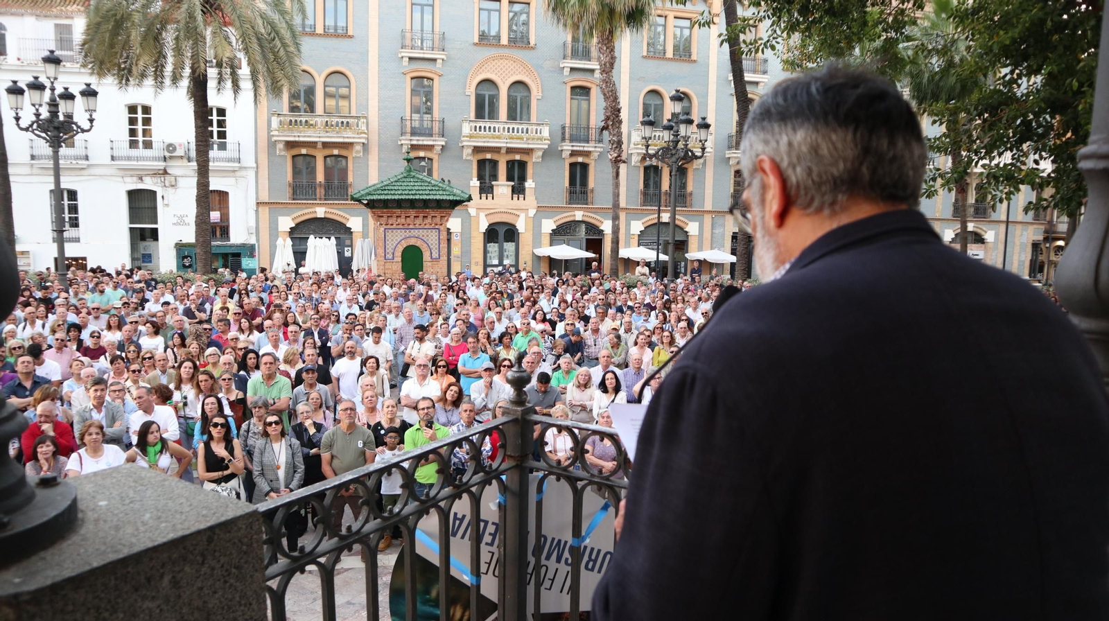 Imágenes de la concentración por las infraestructuras para Huelva