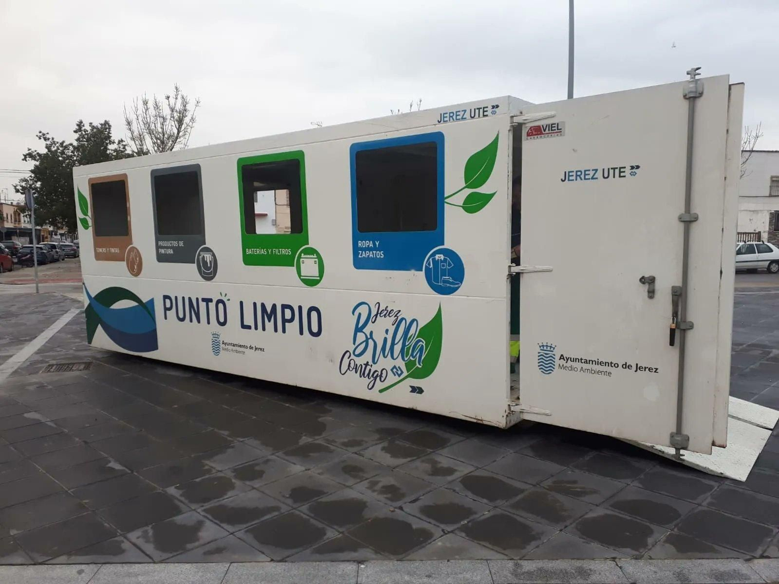 Un Punto Limpio Movil en una imagen reciente Un Punto Limpio Movil en una imagen reciente