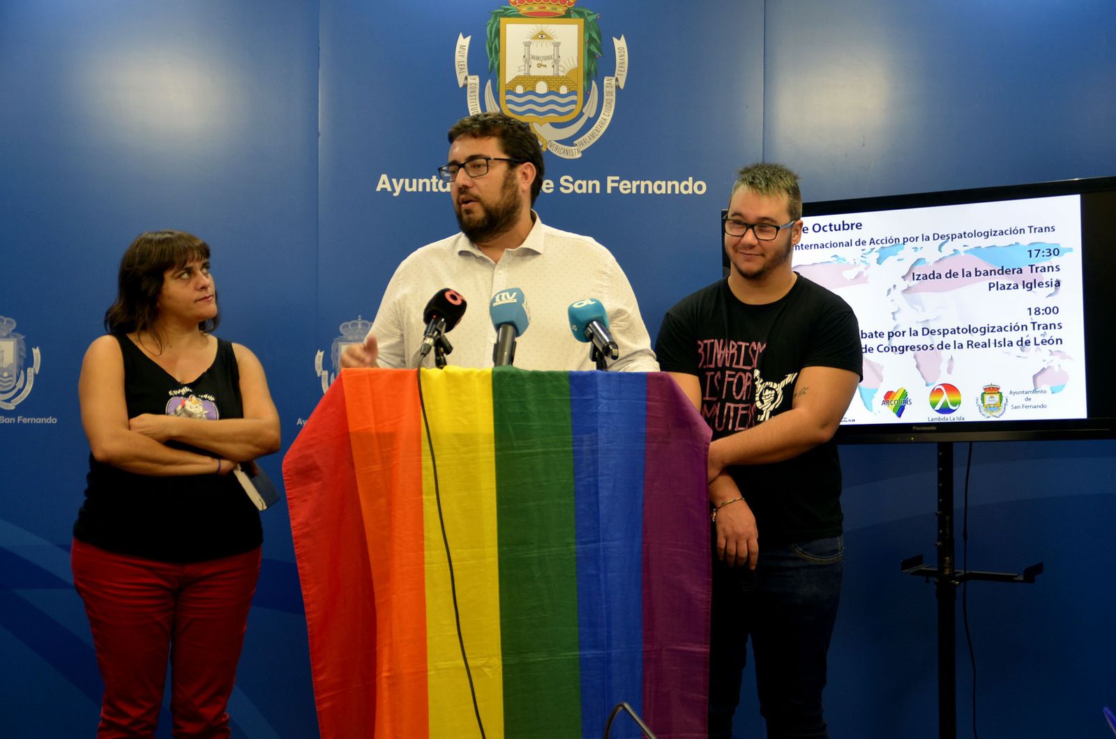 Moreno (de i. a d.), Armario y Galván, durante la presentación.
