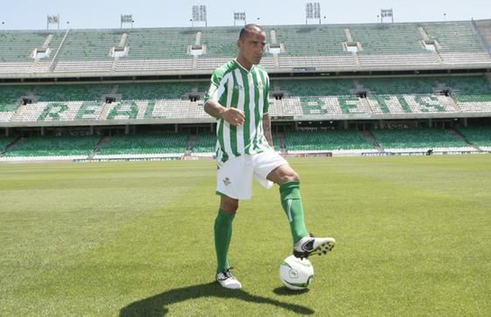 El Betis presenta al central Mario Álvarez.

Foto: Juan Carlos Muñoz