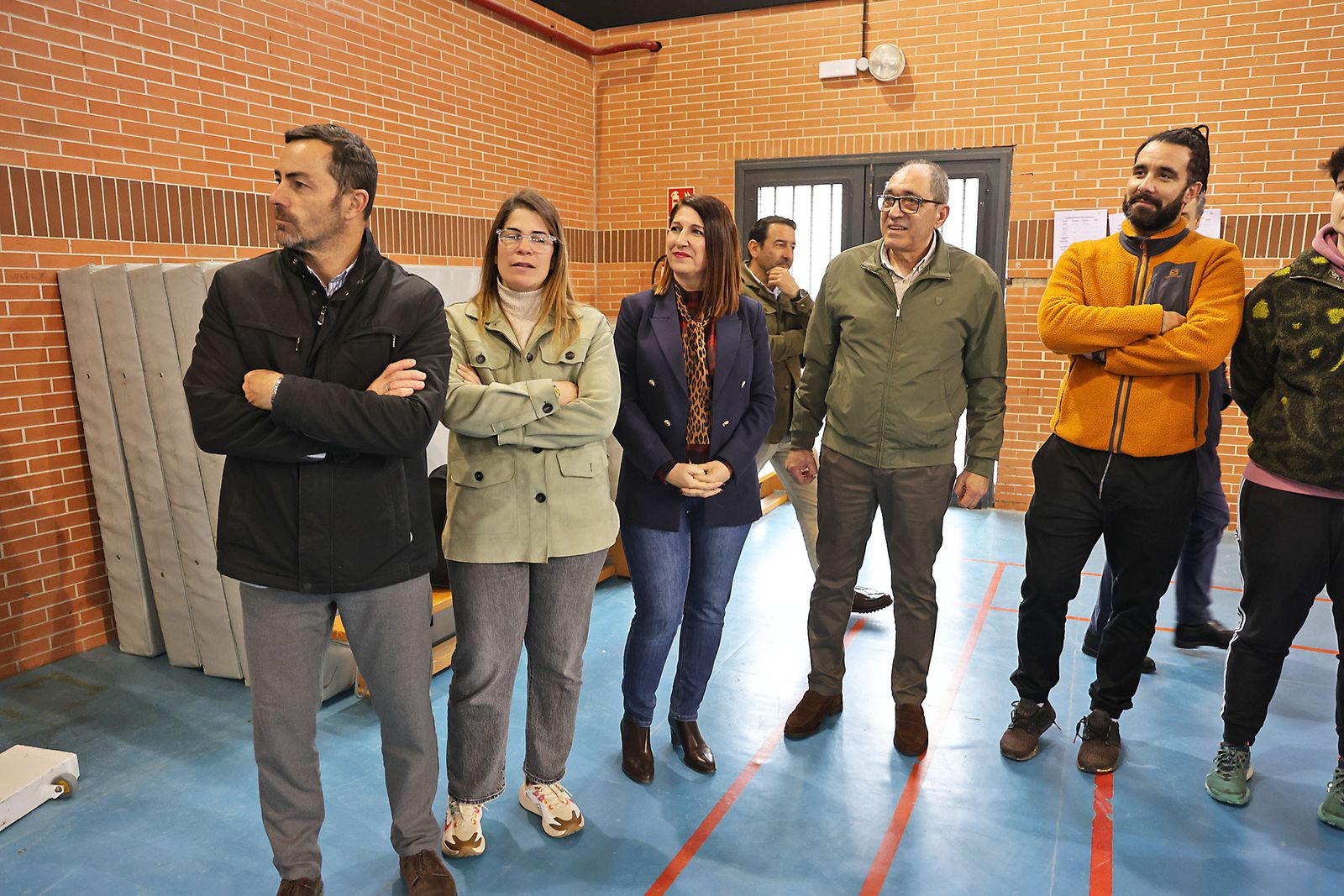 Exhibición práctica con alumnos y alumnas para promocionar el Campeonato de Europa de Bádminton en Huelva