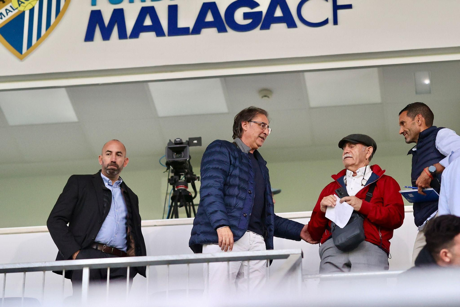 Loren Juarros, Kike Pérez y algunos jugadores, presentes en la primera victoria del Atlético Malagueño